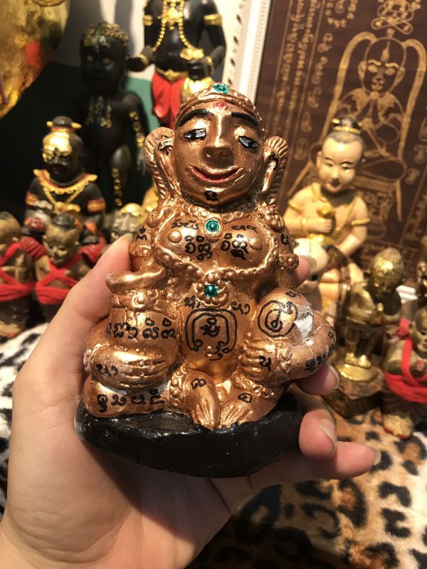 Tượng mẹ ma giàu có